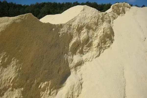 Graded silica sand intended for professional water-filtration systems in Morocco